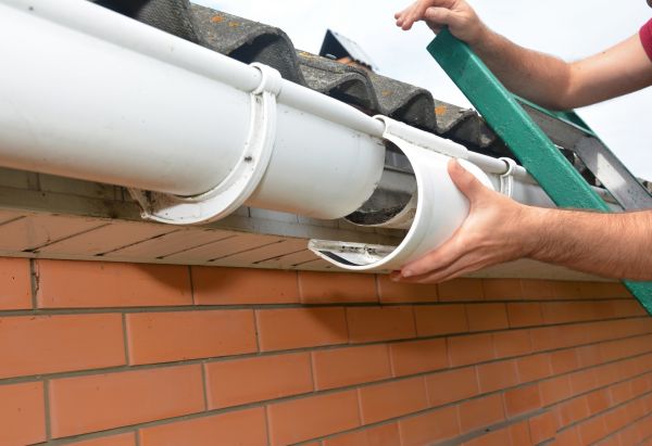 Gutter Maintenance in Oakland