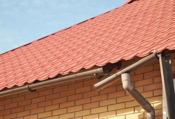 Loose Gutter Repair in Oakland